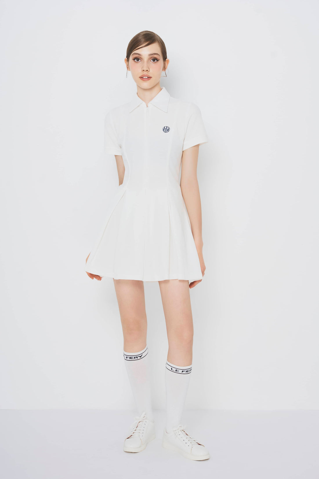 Le Fiery - Collar Pleated Dress in White