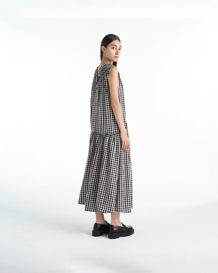 KHAUBYCQ - Sleeveless Gingham Seersucker A-Line Dress with Round Neck and Curved Panel