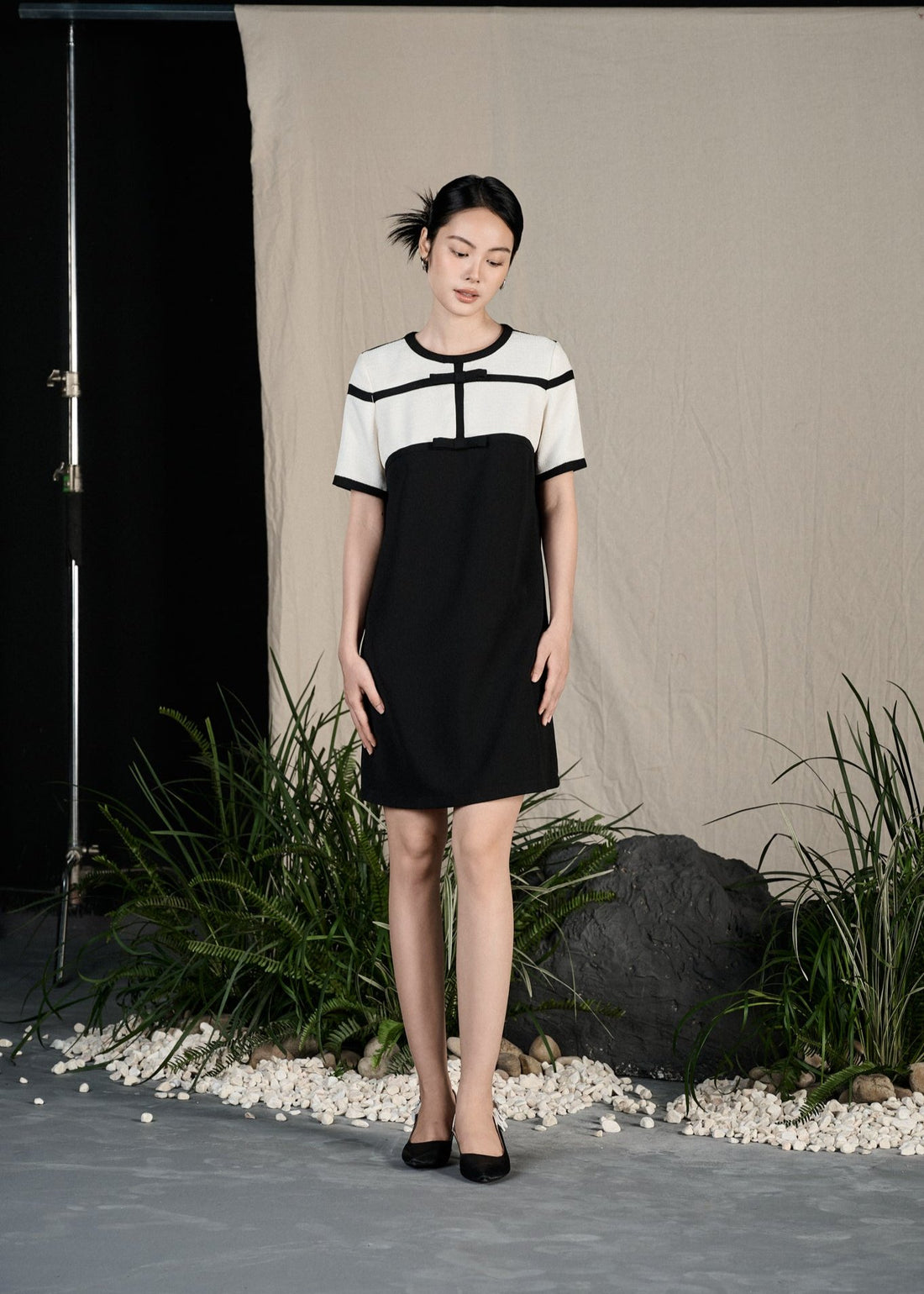 RẬP Vietnam - Black and White Panel Shift Dress