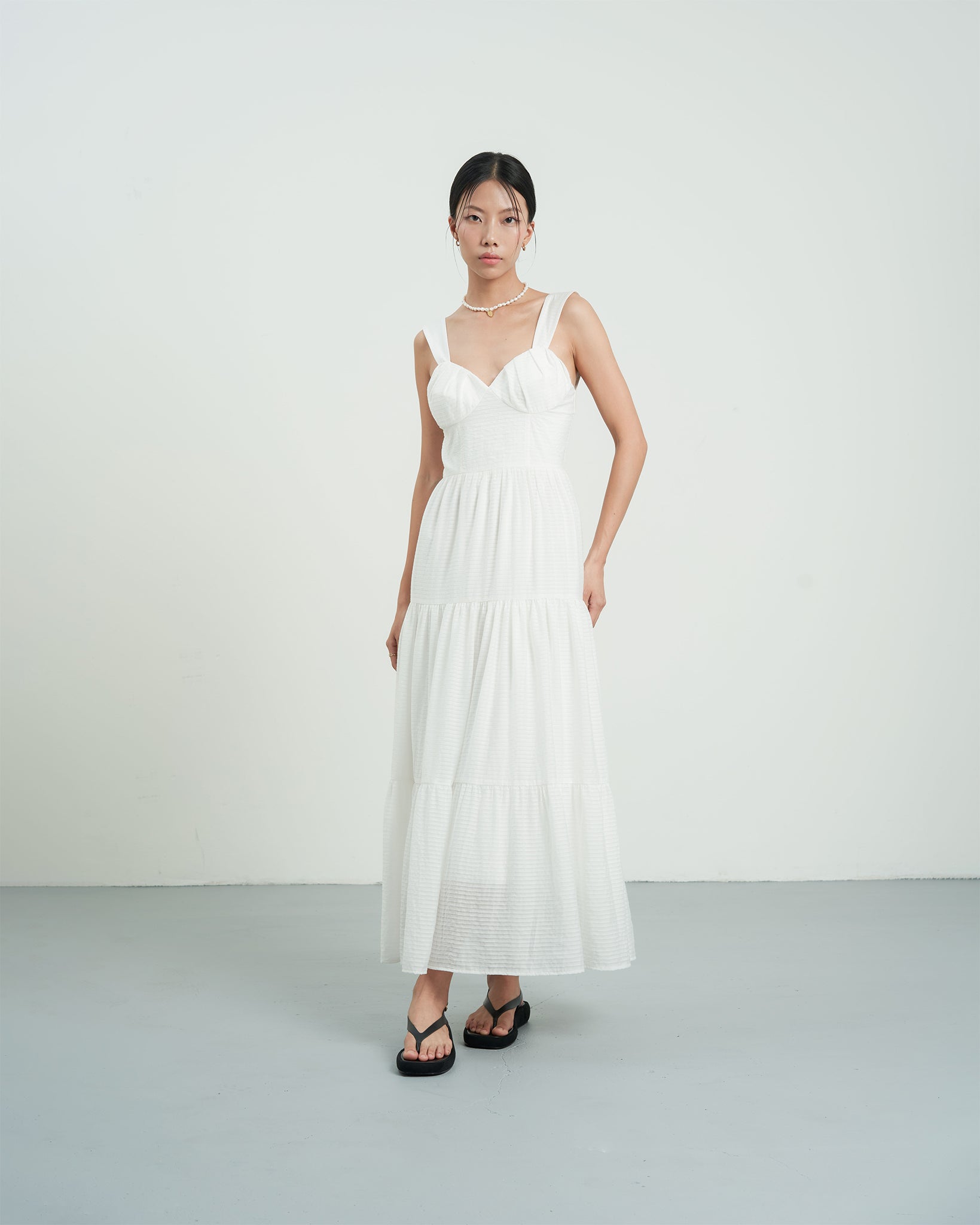 KHAUBYCQ - White Sweetheart Neckline Seersucker Maxi Dress